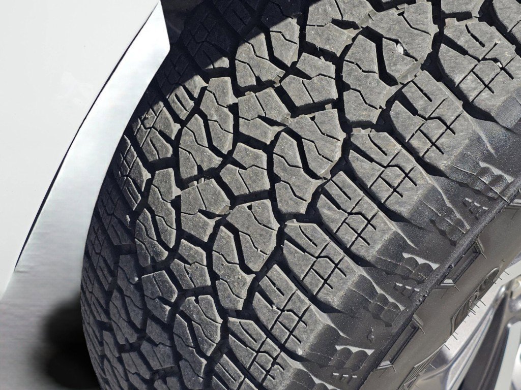 Used 2025 GMC Yukon AT4 Ultimate w/ LPO, Floor Liner Package AWD/4WD image 22