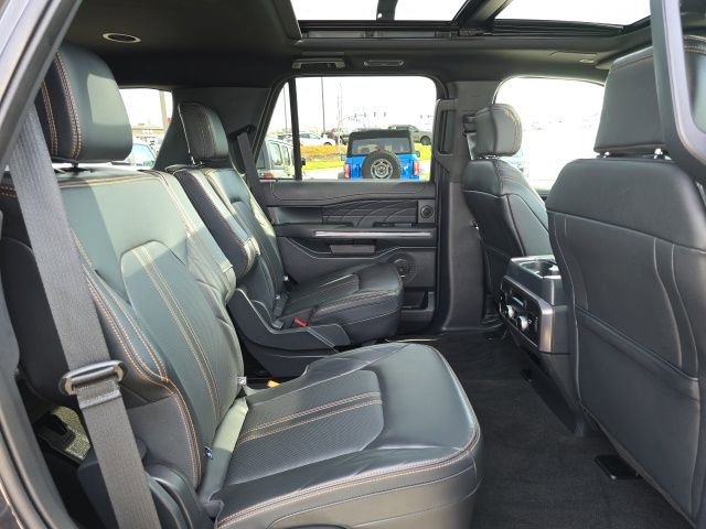 Used 2024 Ford Expedition Platinum AWD/4WD image 18