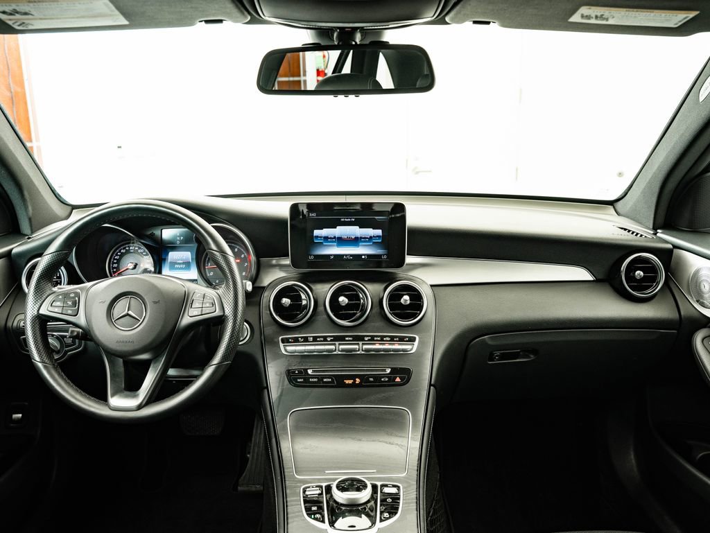 Used 2019 Mercedes-Benz GLC 300 4MATIC image 4