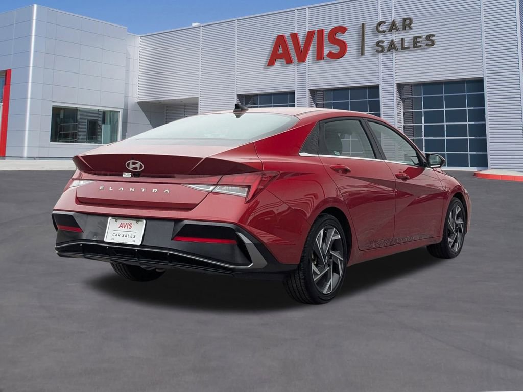 Used 2025 Hyundai Elantra SEL image 6