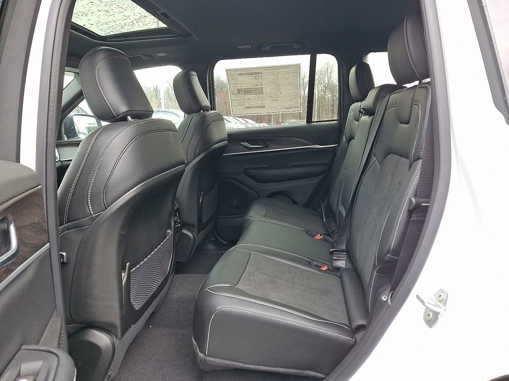 New 2026 Jeep Grand Cherokee 4WD image 7
