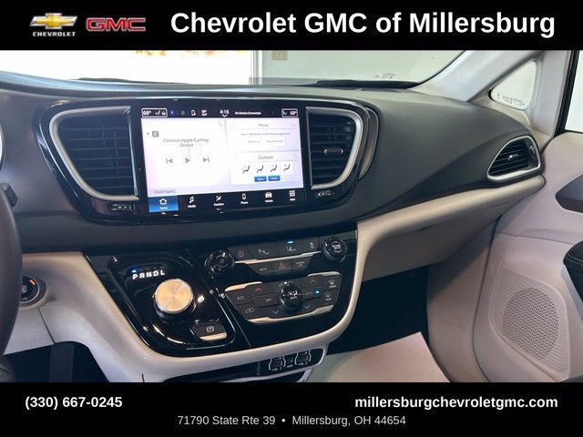 Used 2023 Chrysler Pacifica Touring-L FWD image 22