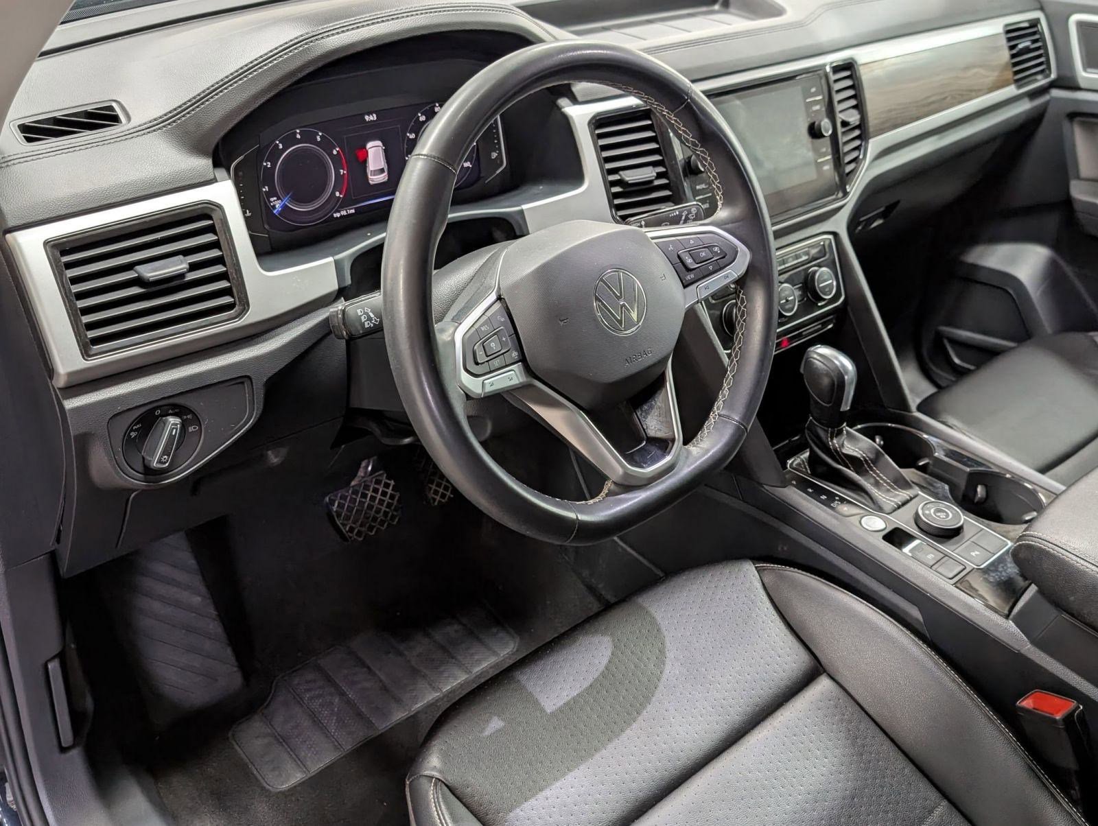 Used 2022 Volkswagen Atlas SE w/ Black Wheel Package image 4