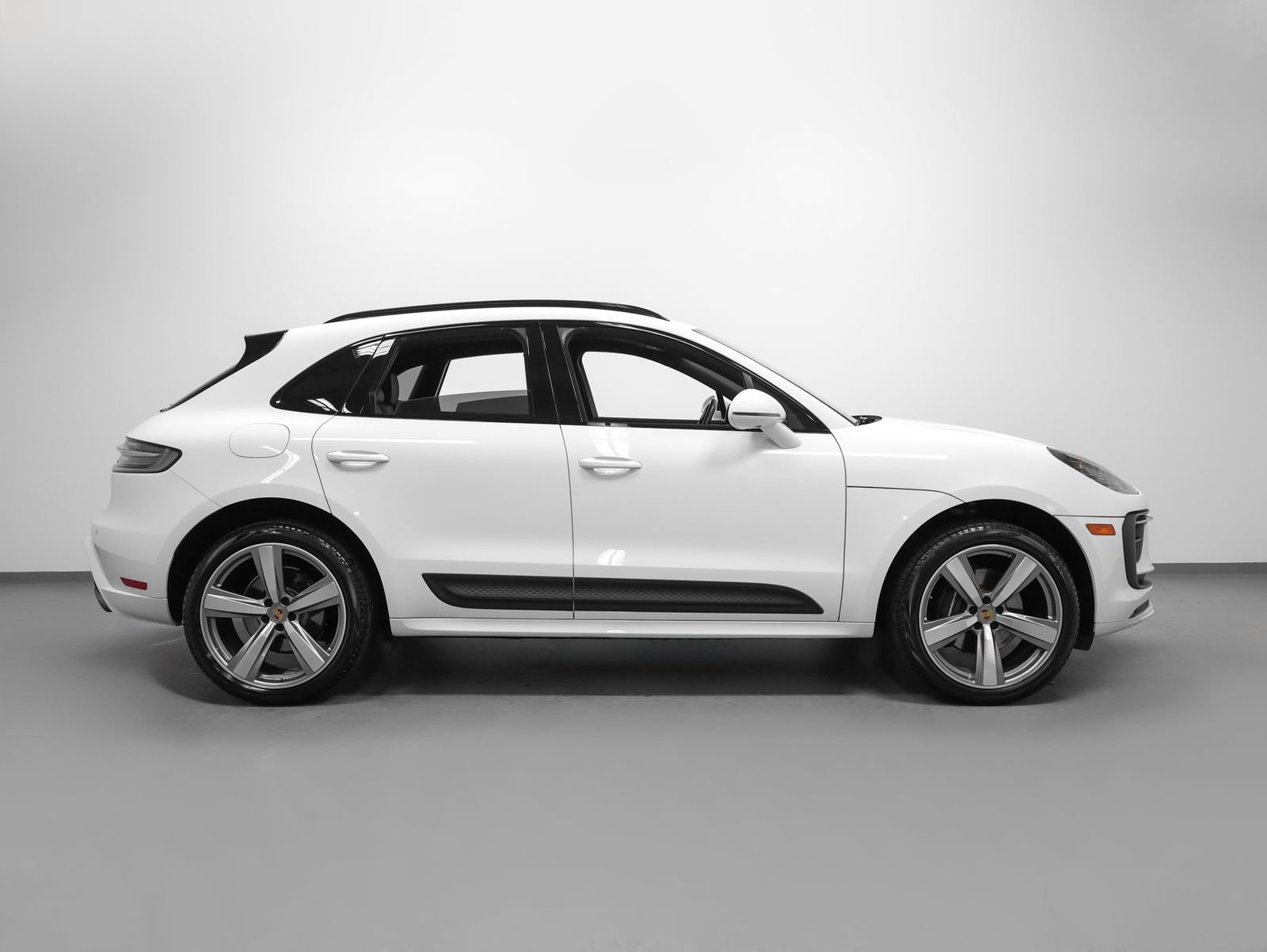 Certified 2023 Porsche Macan image 13