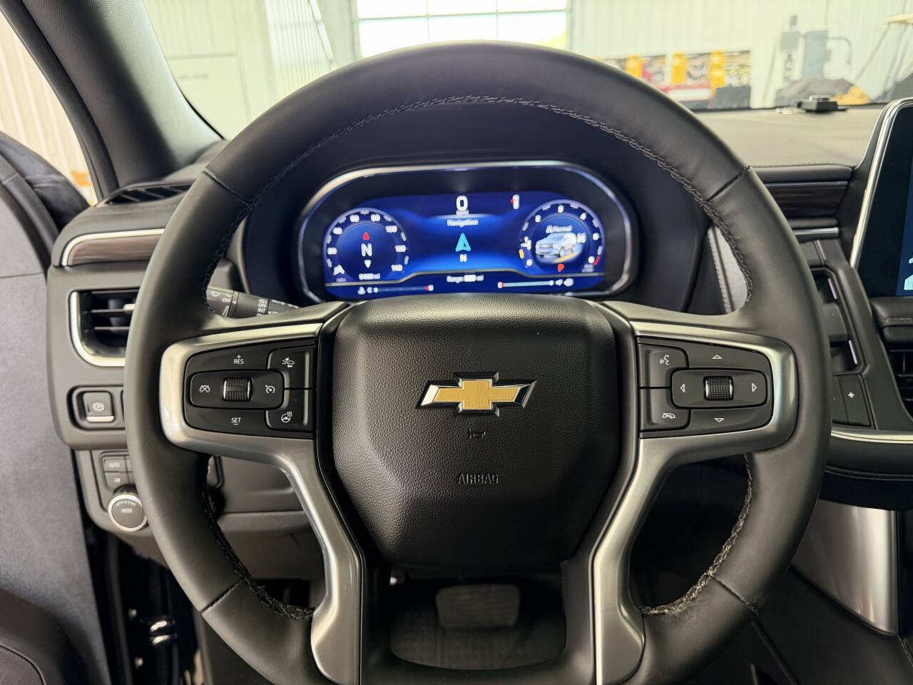 Used 2024 Chevrolet Suburban LT w/ Luxury Package AWD/4WD image 17