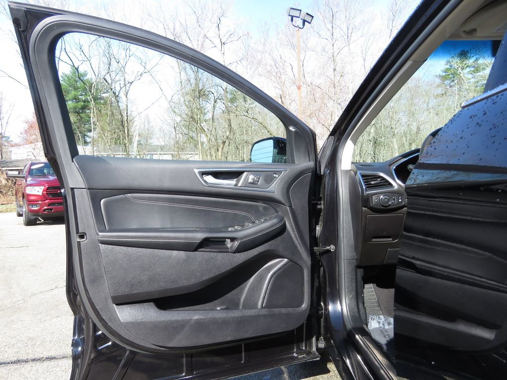 Used 2021 Ford Edge Titanium w/ Cargo Accessory Package FWD image 9