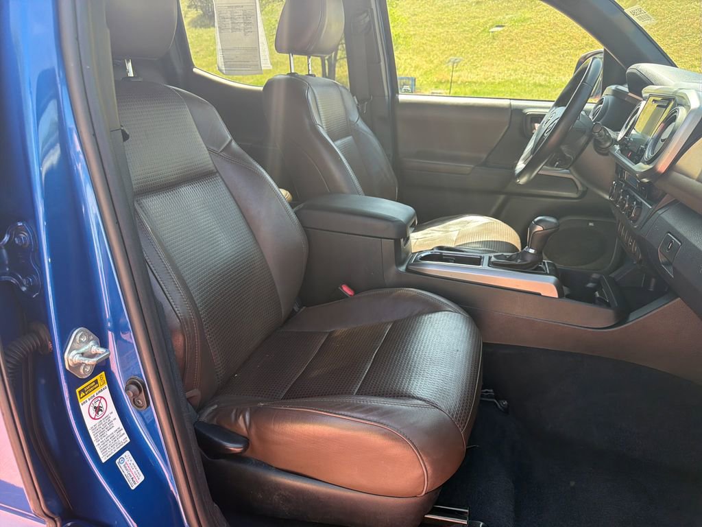 Used 2016 Toyota Tacoma Limited w/ Towing Package AWD/4WD image 30