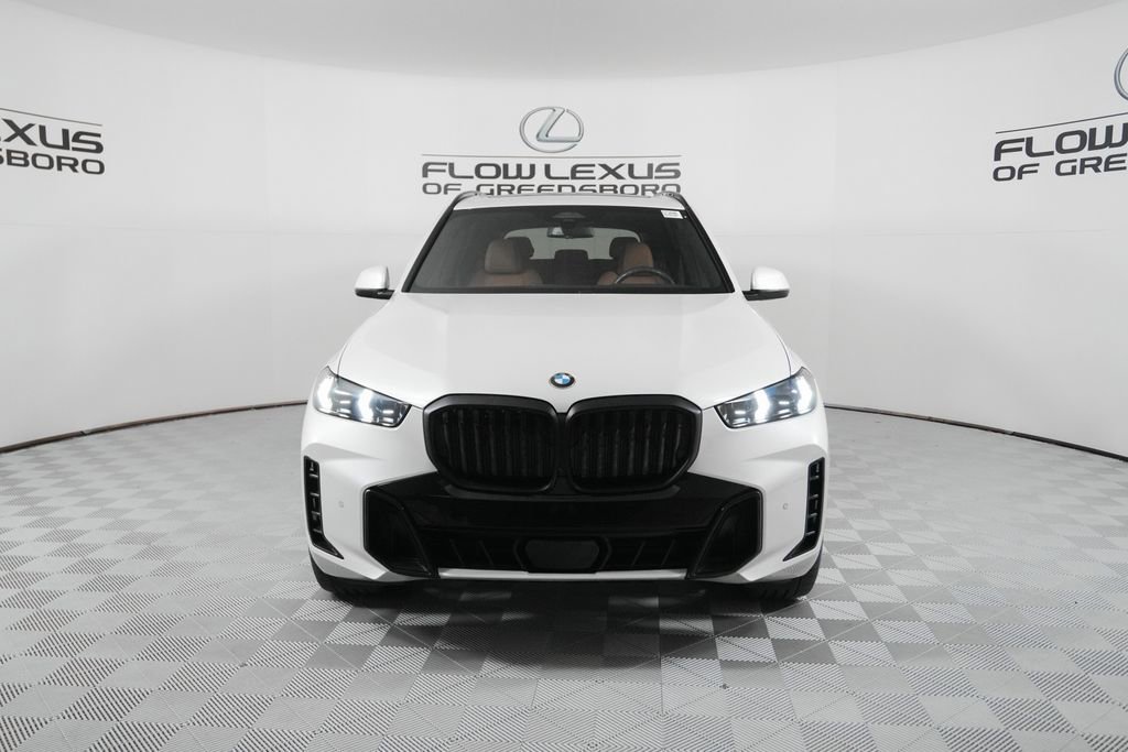Used 2024 BMW X5 sDrive40i w/ M Sport Package image 2