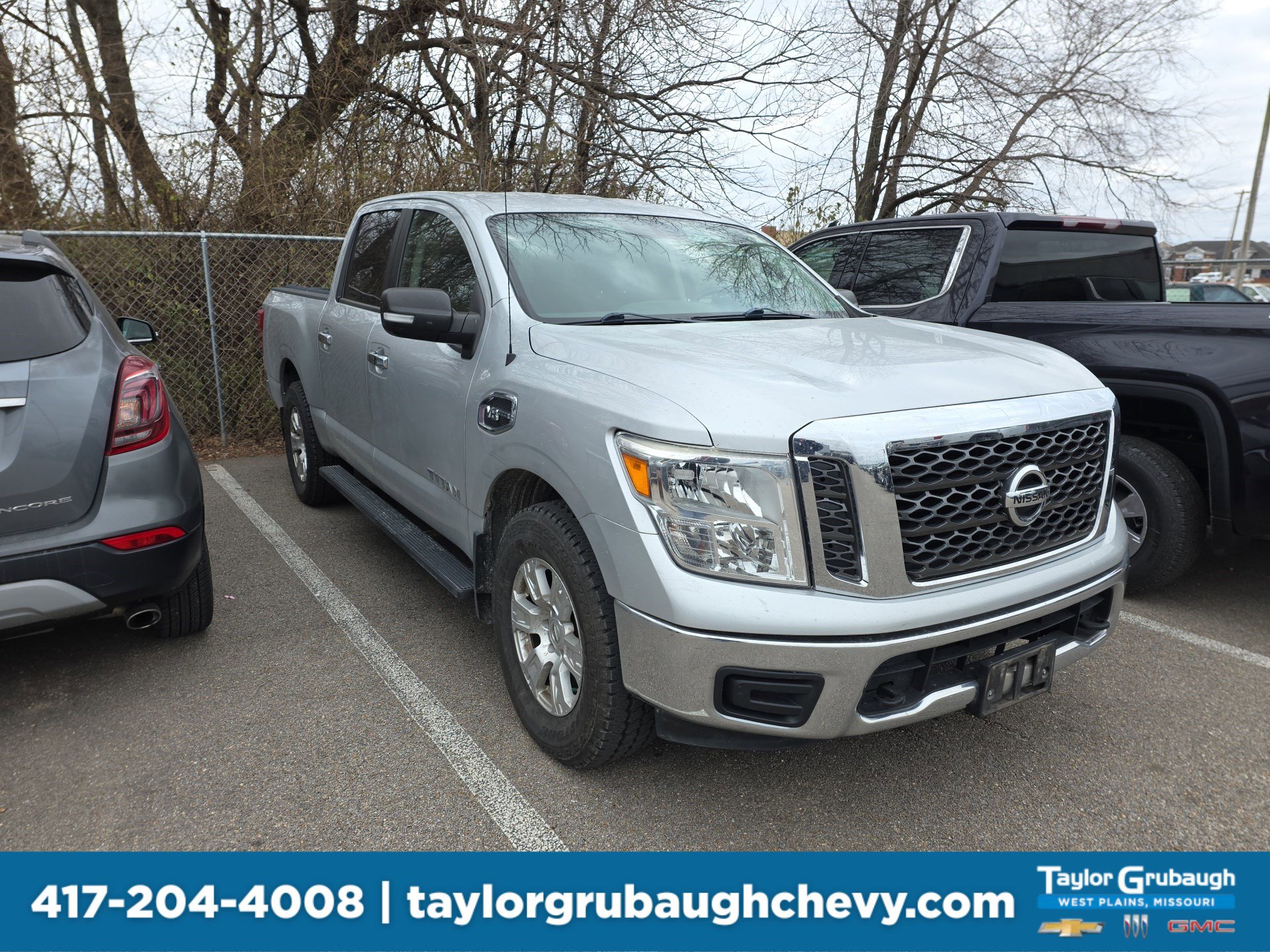 Used 2017 Nissan Titan SV image 1
