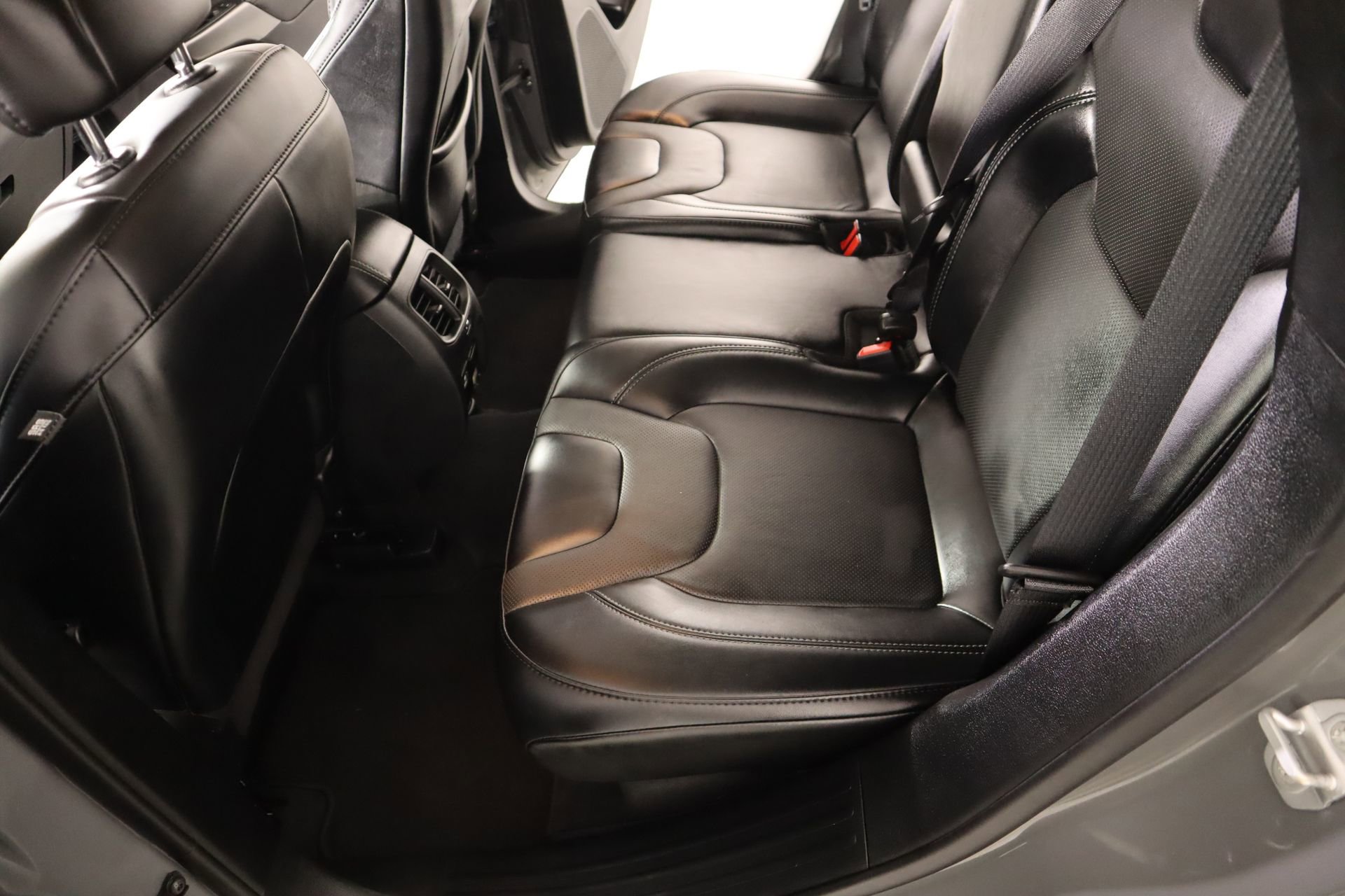 Used 2022 Jeep Cherokee Limited image 12