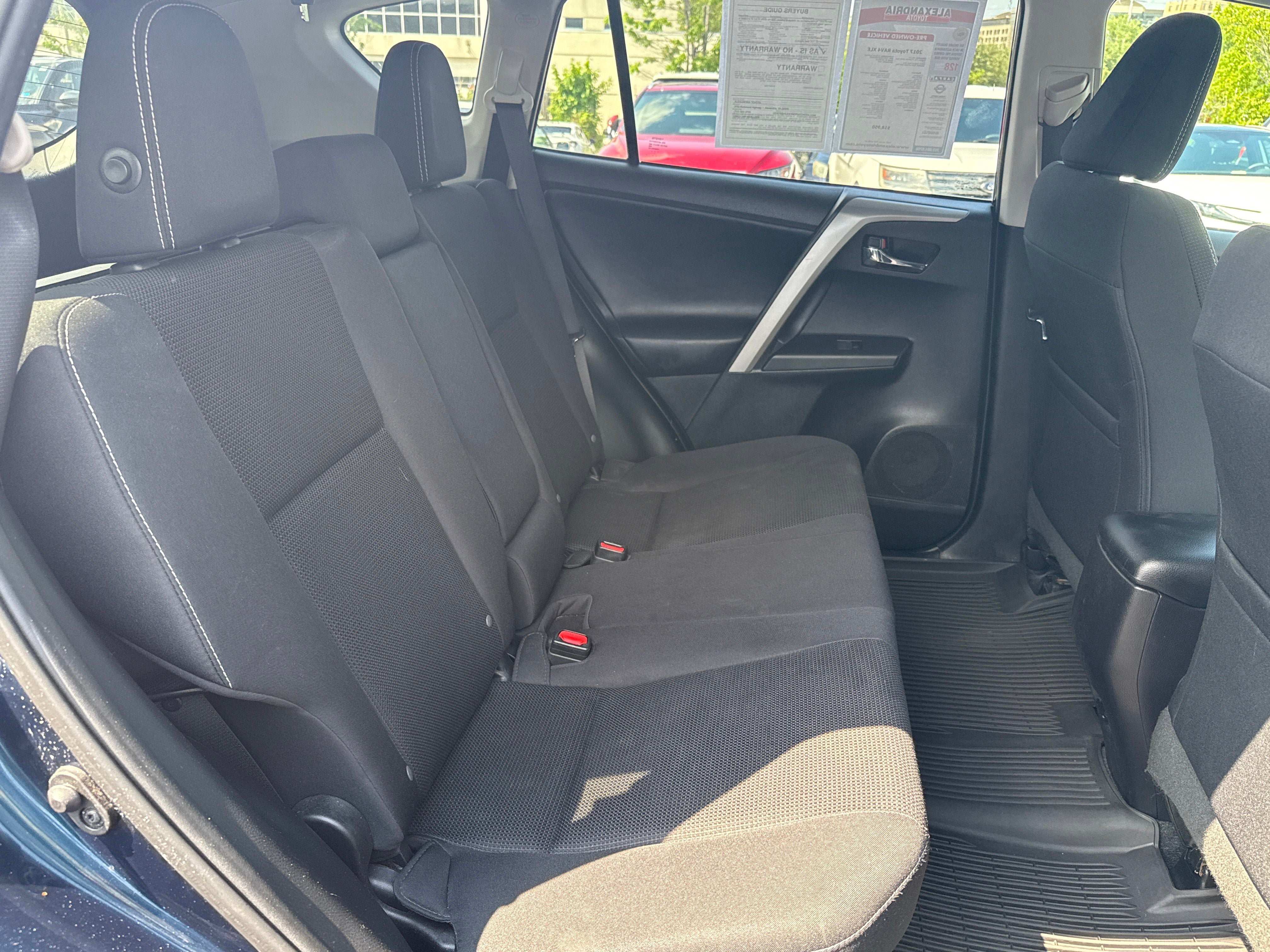 Used 2017 Toyota RAV4 XLE w/ Carpet Mat Package AWD/4WD image 17