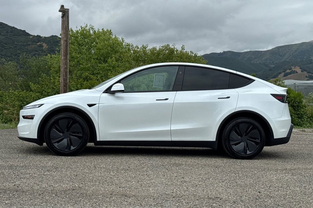Used 2026 Tesla Model Y 2WD image 7