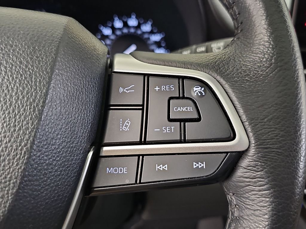 Used 2024 Toyota Sienna XLE FWD image 22