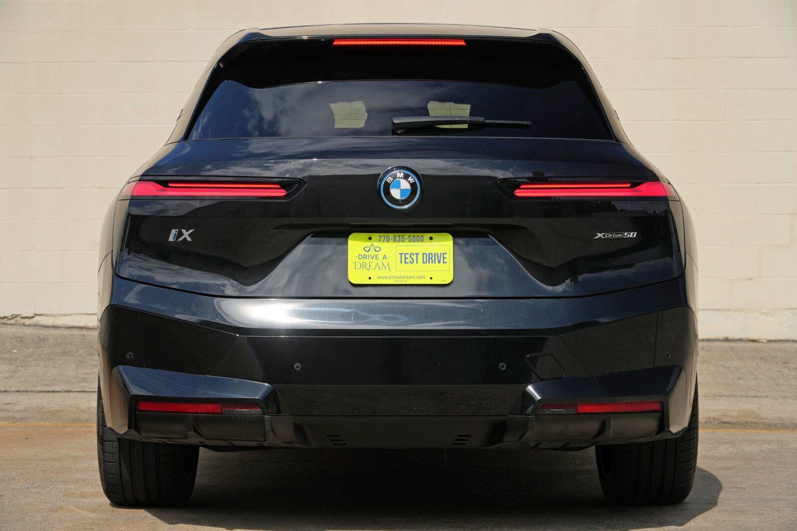 Used 2022 BMW iX xDrive50 w/ Sport Package AWD/4WD image 9