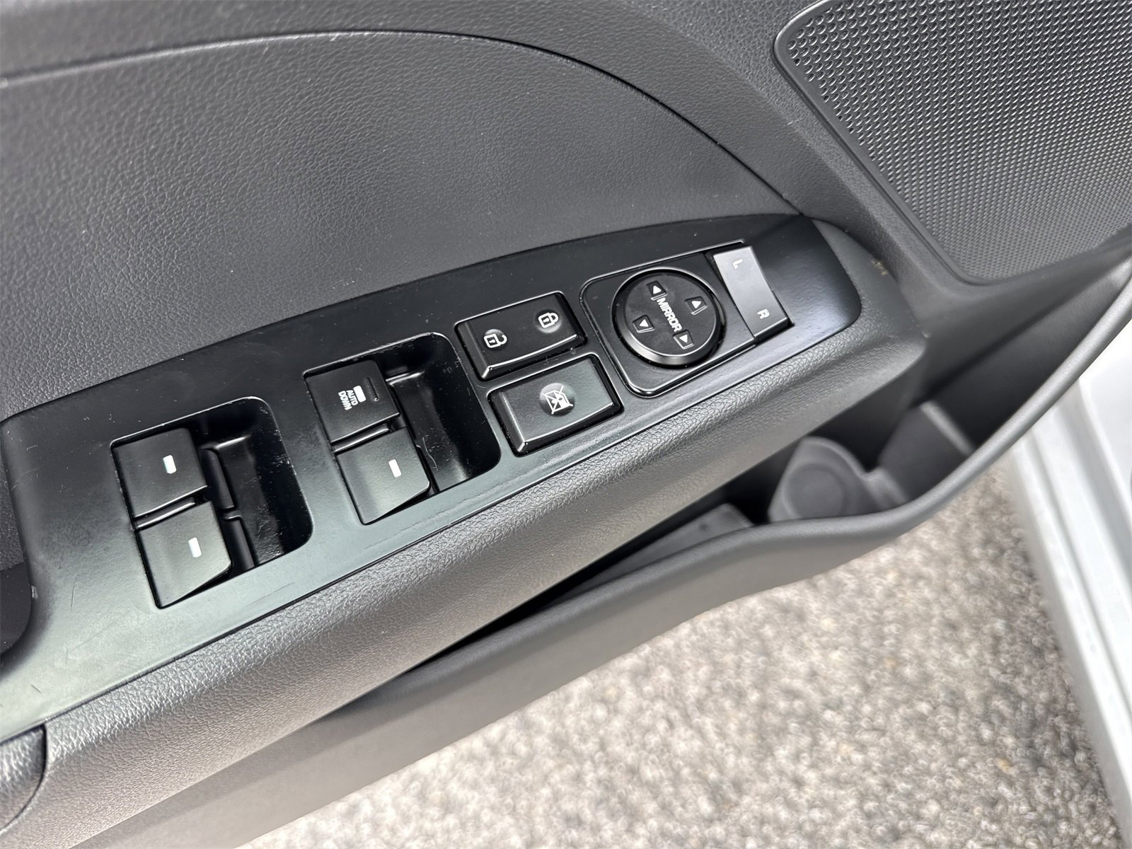 Used 2020 Hyundai Elantra SE w/ Cargo Package (C1) image 13