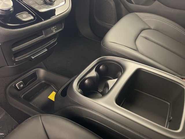 New 2026 Chrysler Pacifica Select image 15