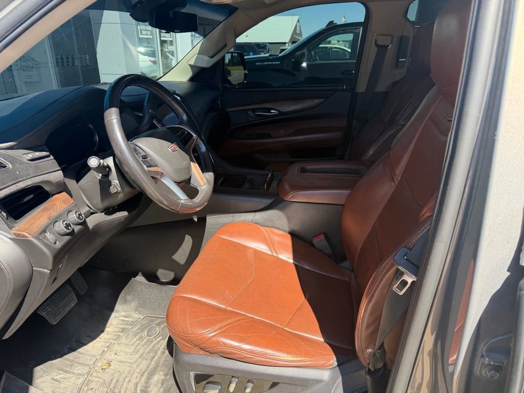 Used 2018 Cadillac Escalade ESV Premium Luxury w/ LPO, Radiant Package AWD/4WD image 9