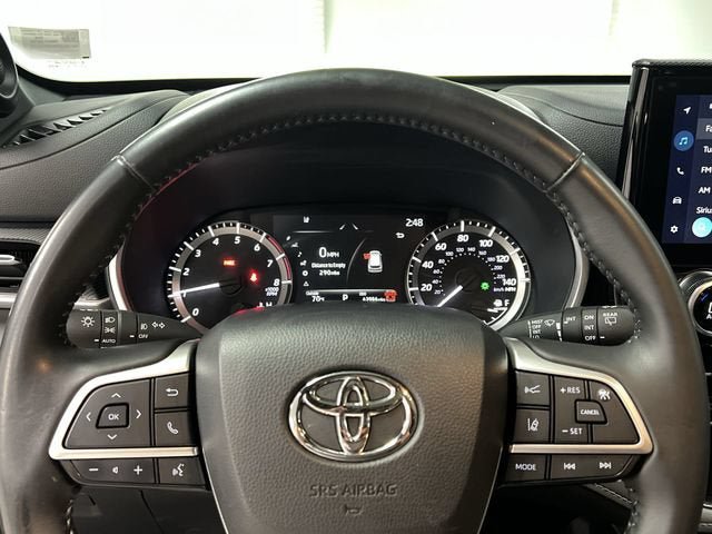 Used 2024 Toyota Highlander XSE AWD/4WD image 11