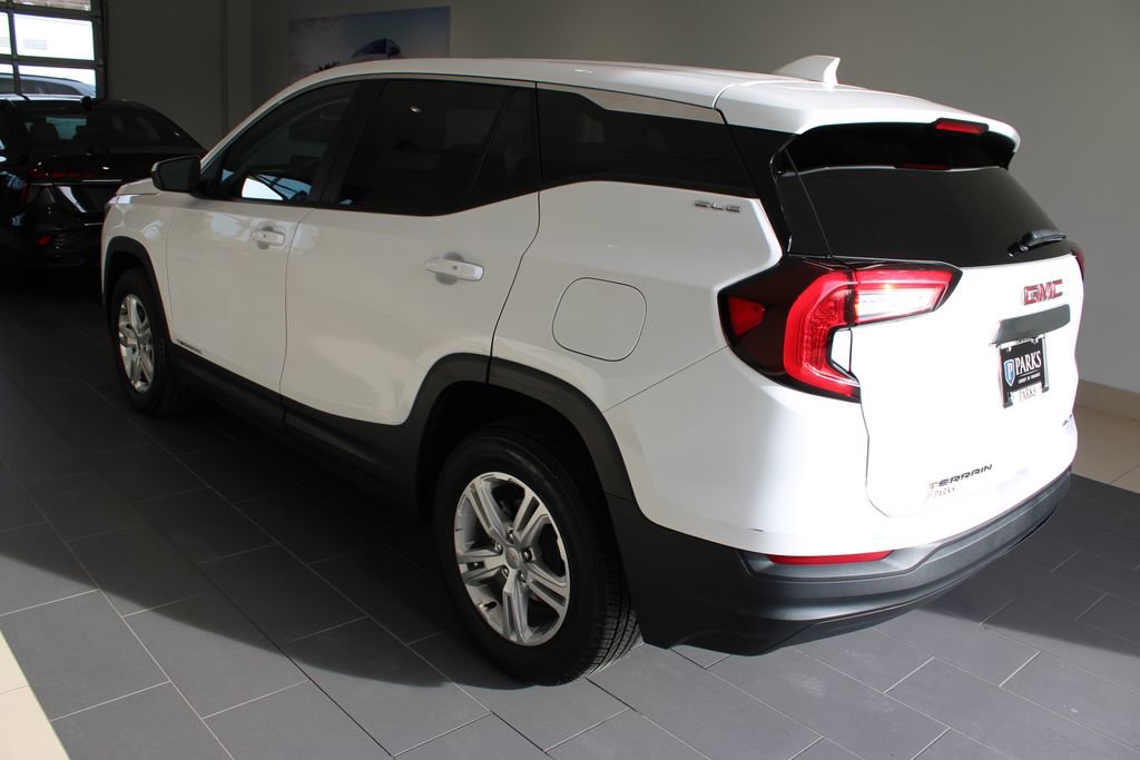 Used 2024 GMC Terrain SLE image 32