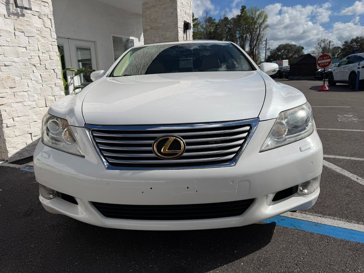Used 2011 Lexus LS 460 AWD w/ Comfort Pkg image 4