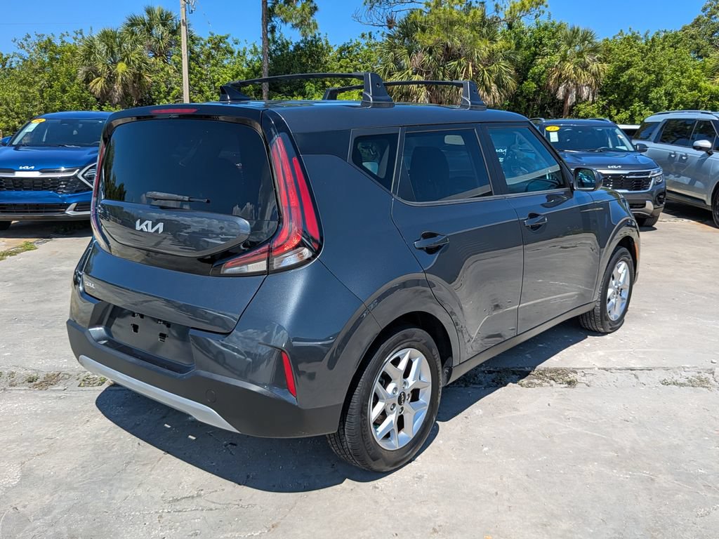 Certified 2023 Kia Soul LX w/ LX Technology Package FWD image 8