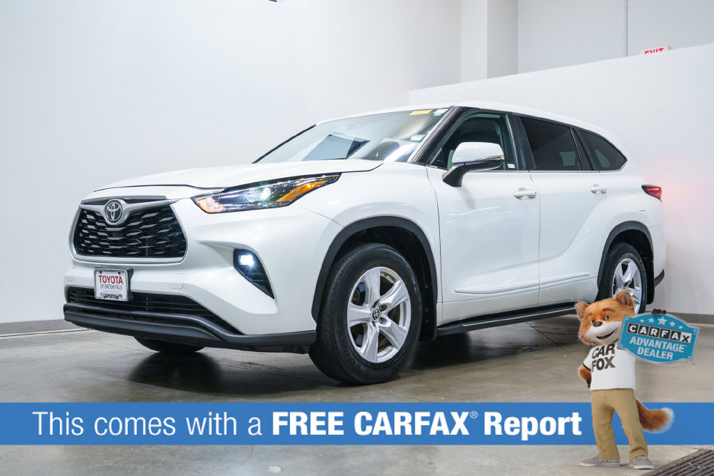 Used 2023 Toyota Highlander LE FWD image 2