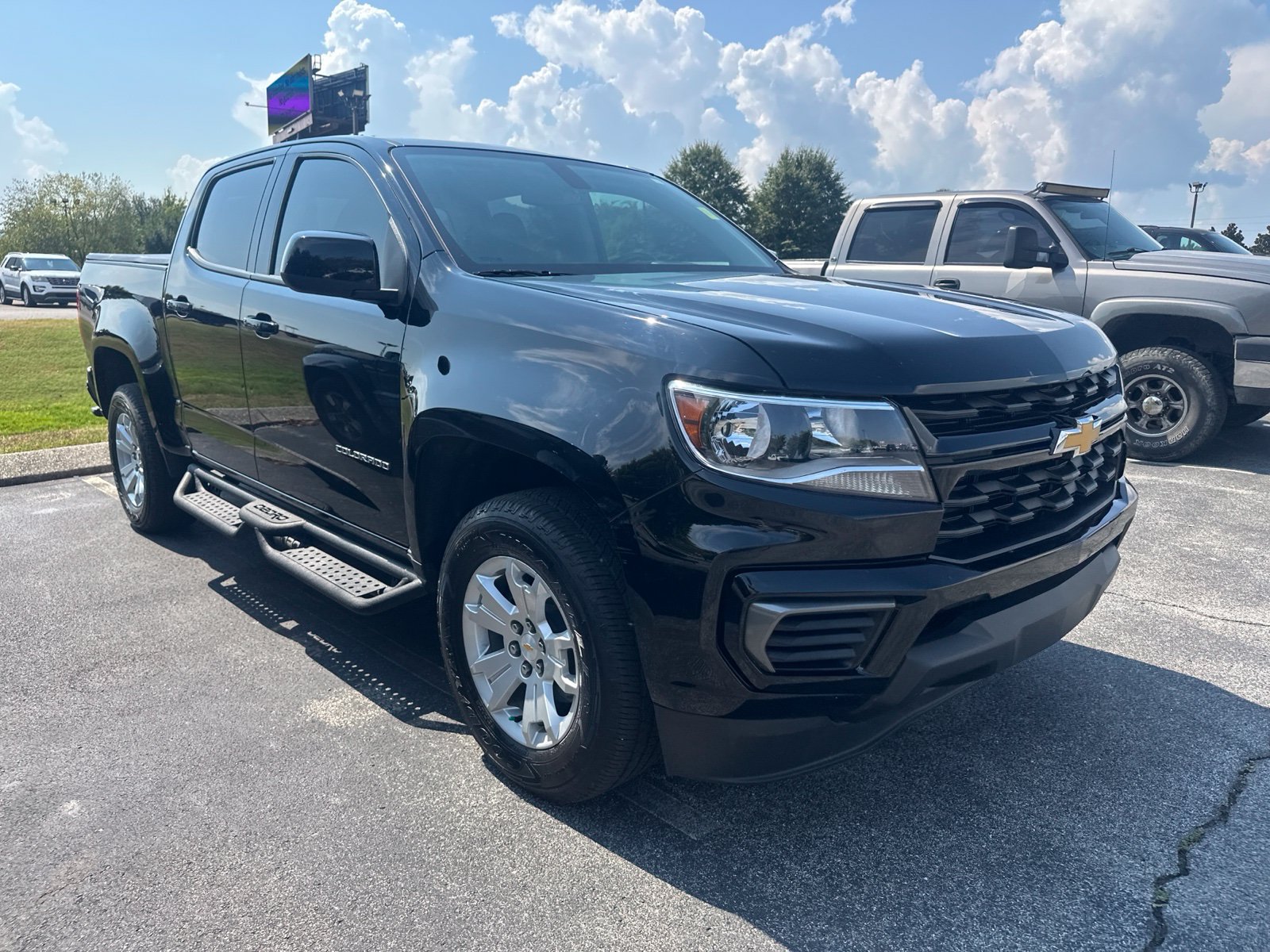 Used 2022 Chevrolet Colorado LT RWD image 3