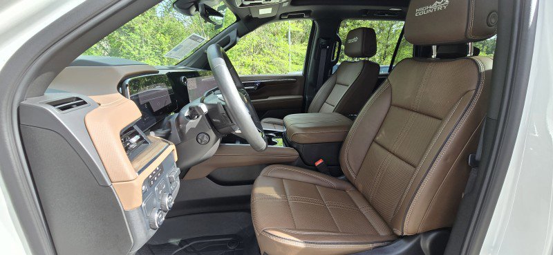 Used 2025 Chevrolet Tahoe High Country RWD image 20