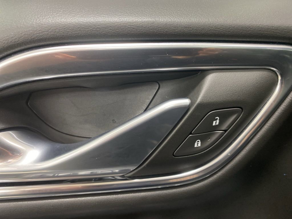 Used 2024 Chevrolet Suburban RST w/ Luxury Package AWD/4WD image 38