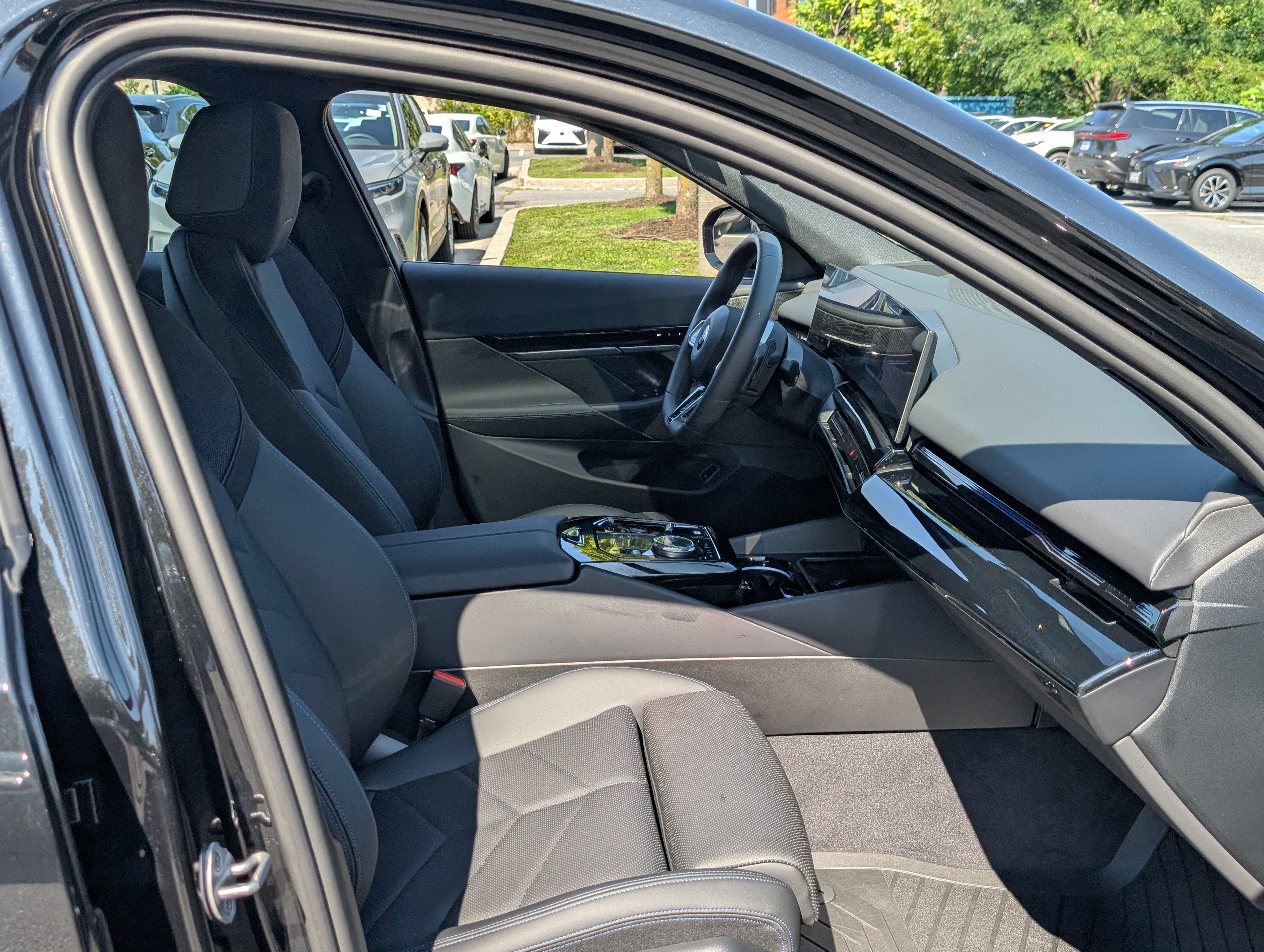Used 2026 BMW 530i xDrive w/ M Sport Package AWD/4WD image 11