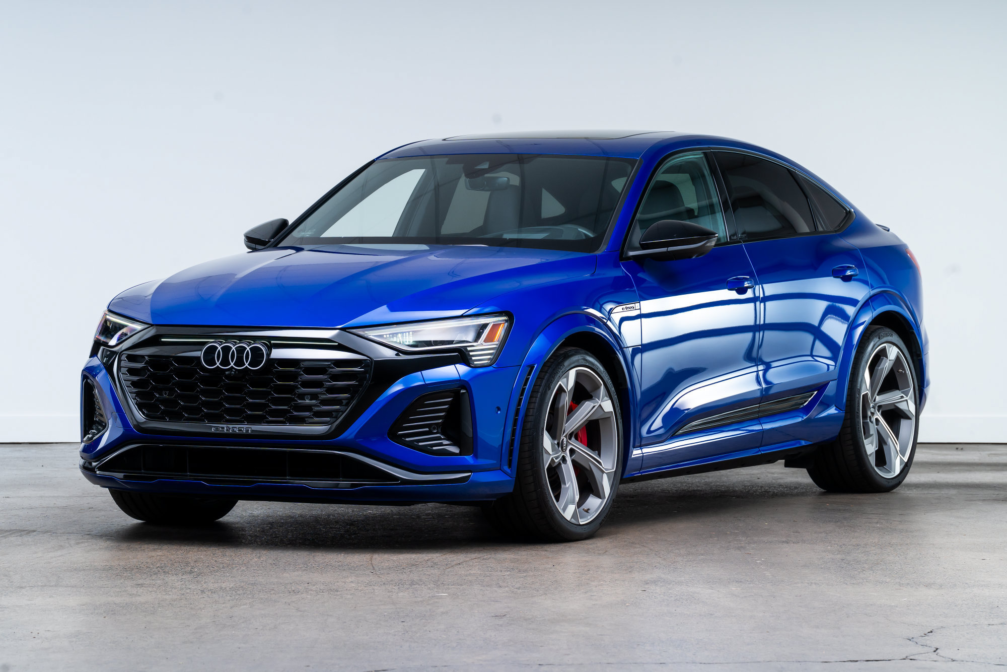 Used 2024 Audi SQ8 e-tron Prestige w/ Prestige Package AWD/4WD image 3
