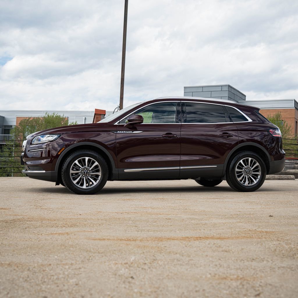 Used 2023 Lincoln Nautilus AWD w/ Premium Package image 3