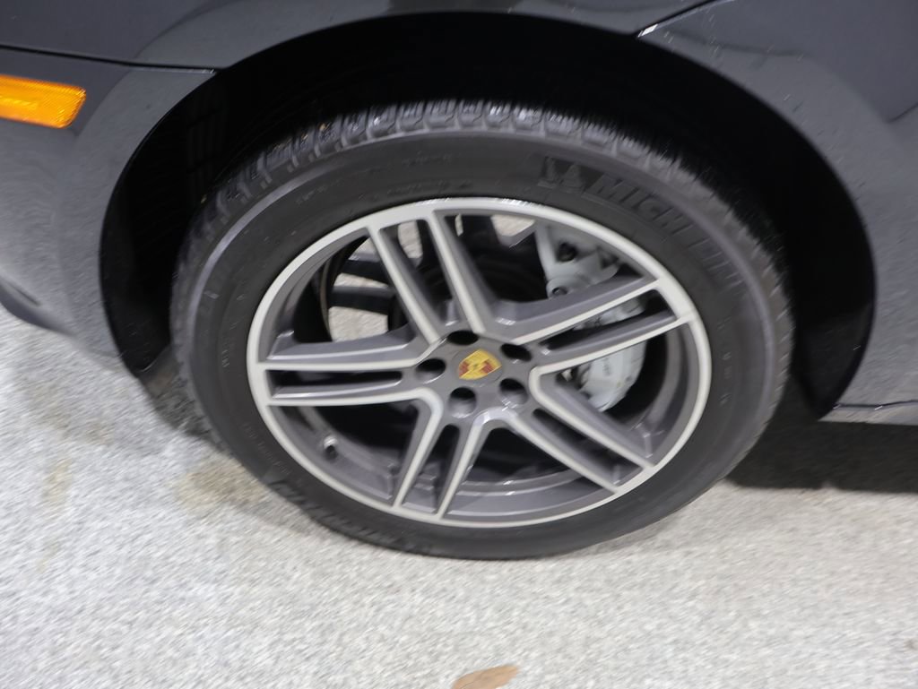 Used 2021 Porsche Macan Turbo AWD/4WD image 9