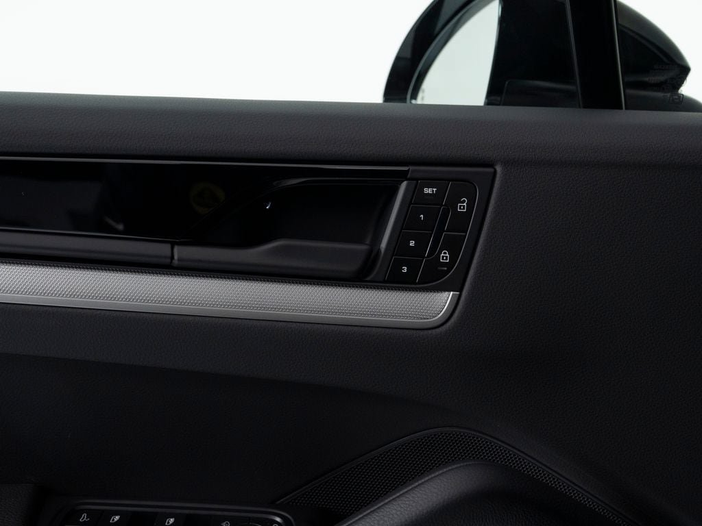 New 2026 Porsche Cayenne Coupe AWD/4WD image 20