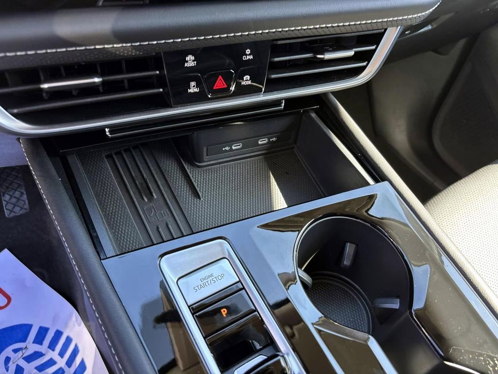 Used 2025 Volkswagen Atlas SE image 24