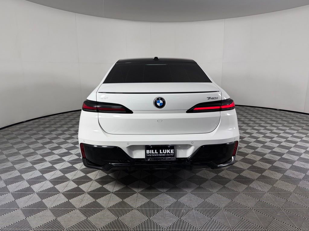 Used 2023 BMW 740i image 8
