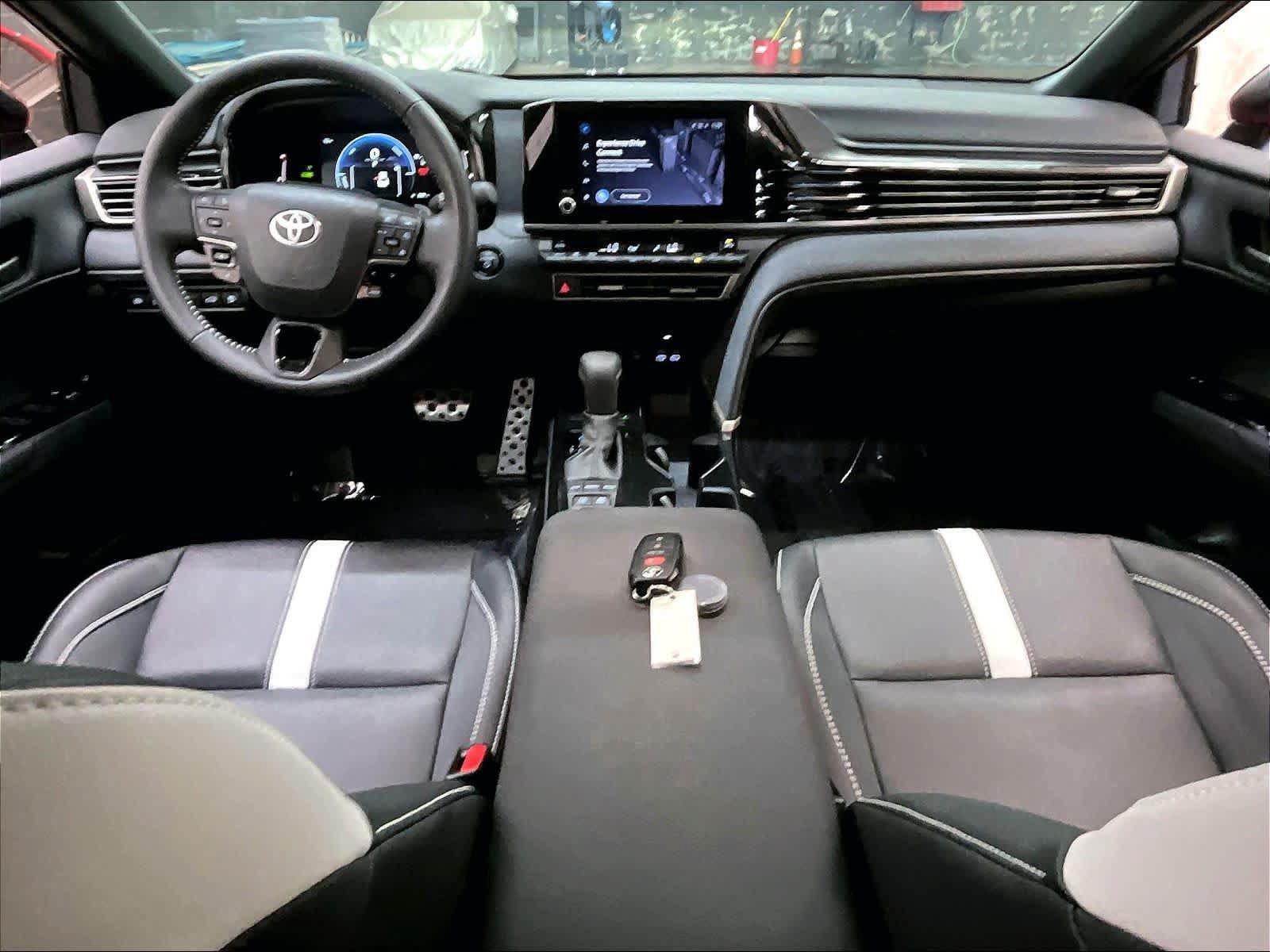 Used 2025 Toyota Camry SE w/ Convenience Package FWD image 18