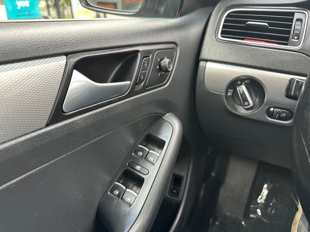 Used 2015 Volkswagen Jetta SE FWD image 21