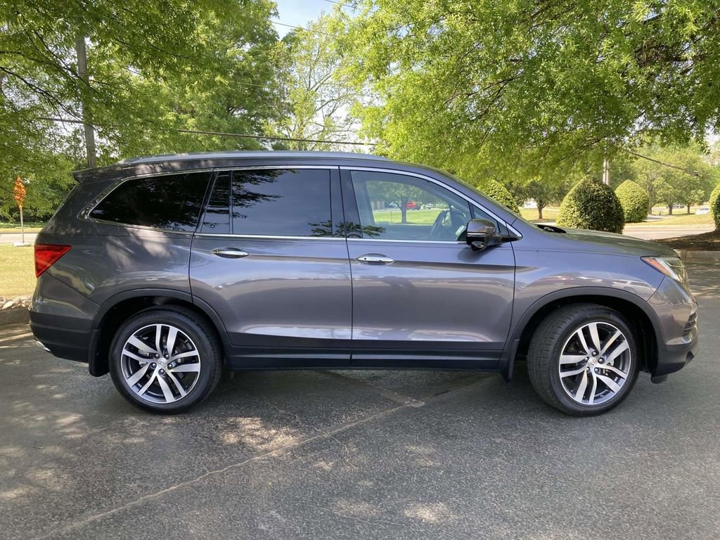 Used 2018 Honda Pilot Touring image 2