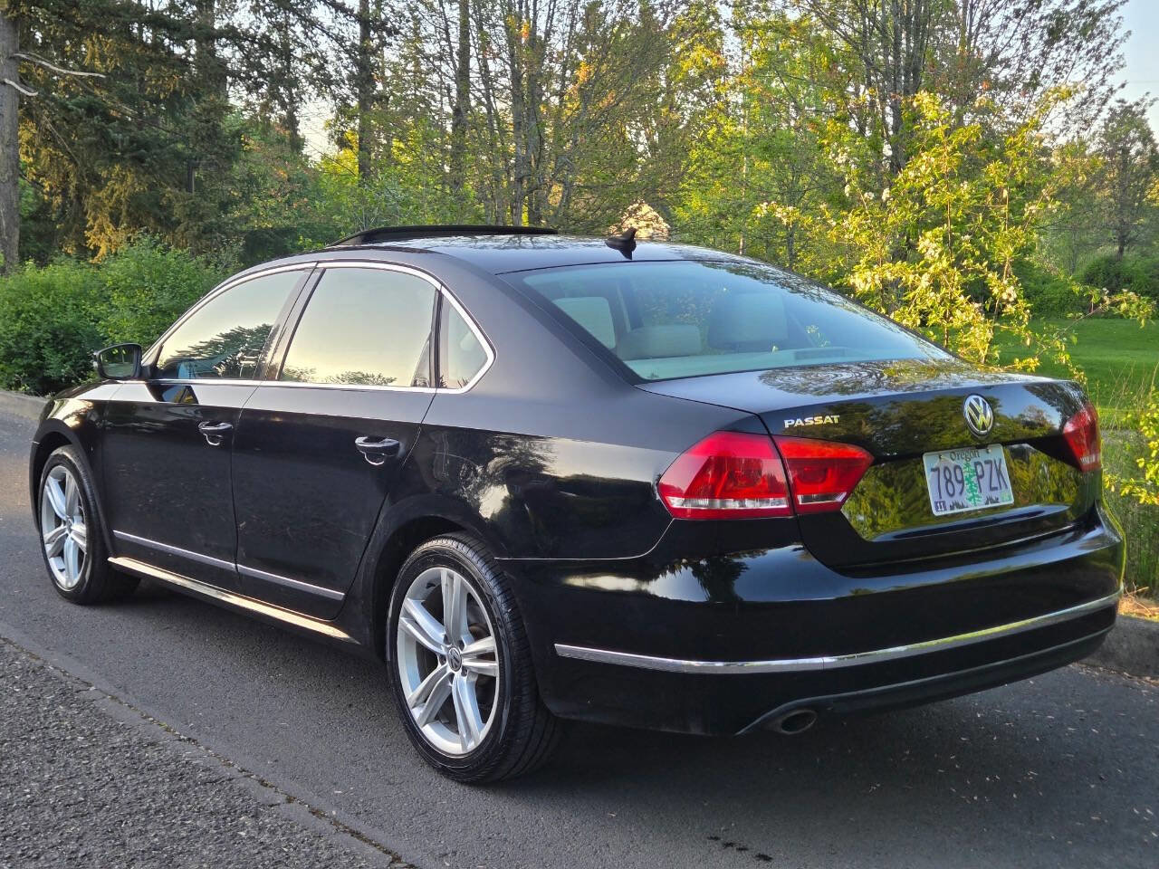 Used 2014 Volkswagen Passat TDI SE FWD image 9