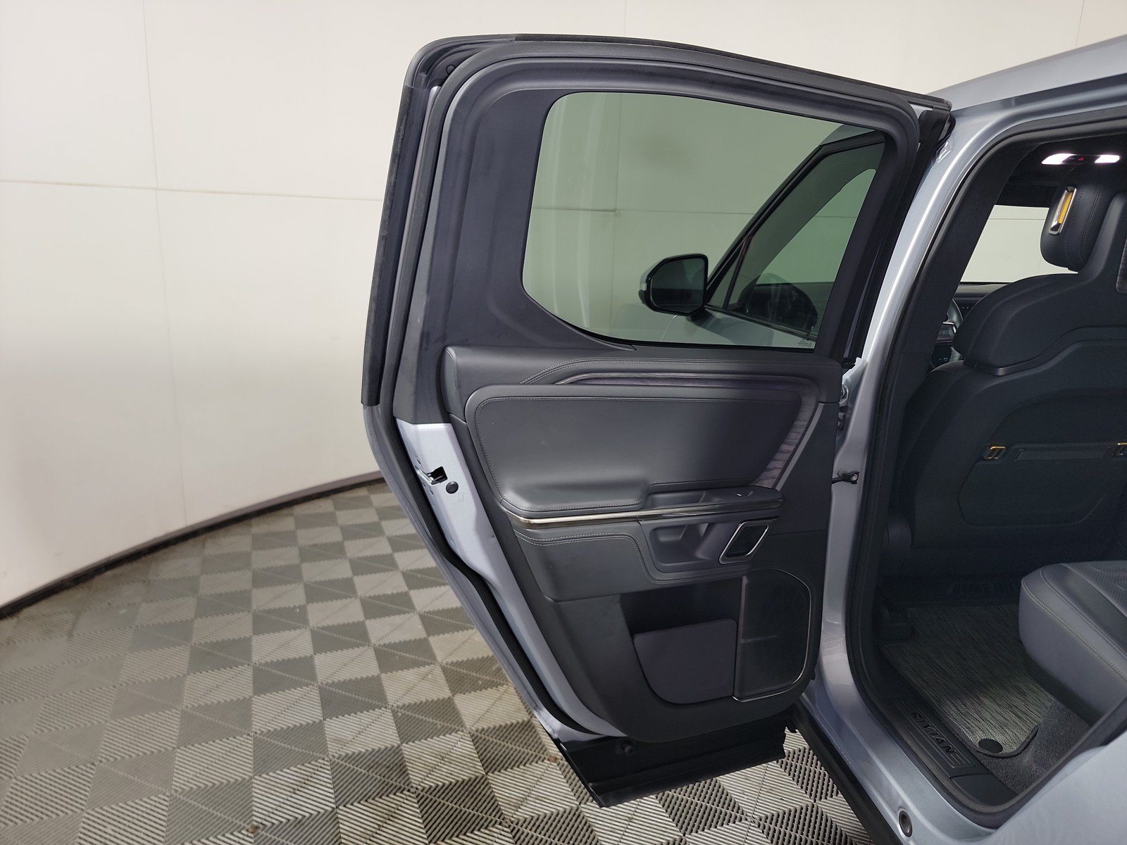Used 2022 Rivian R1T Adventure AWD/4WD image 52