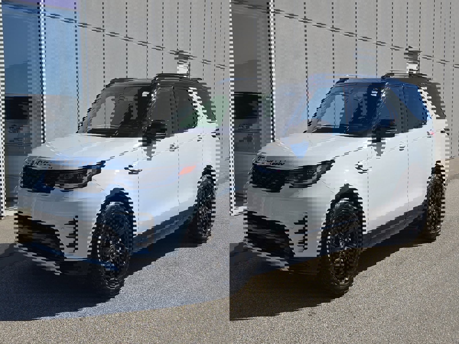 Certified 2024 Land Rover Discovery Dynamic SE image 1