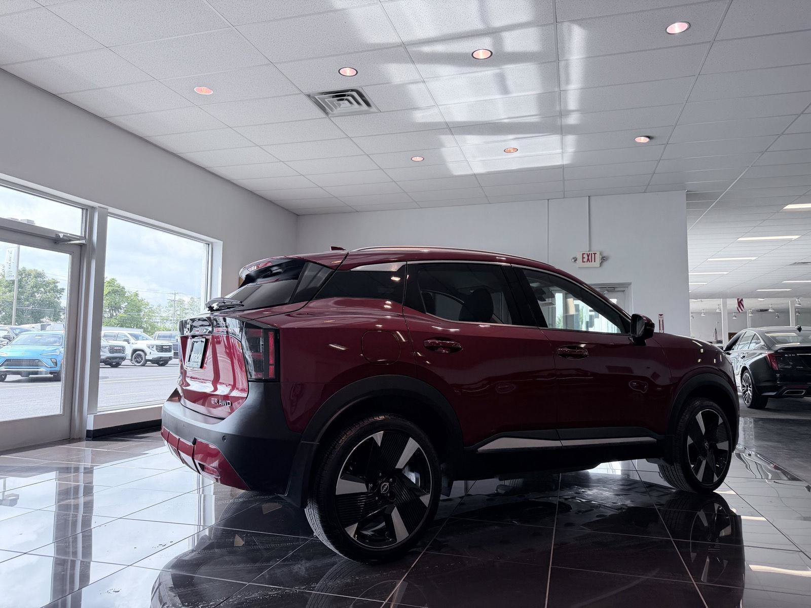 Used 2025 Nissan Kicks SR AWD/4WD image 12
