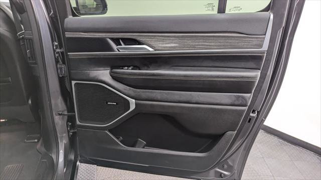 Used 2024 Jeep Wagoneer L Series II w/ Flexible Seating Group RWD image 22
