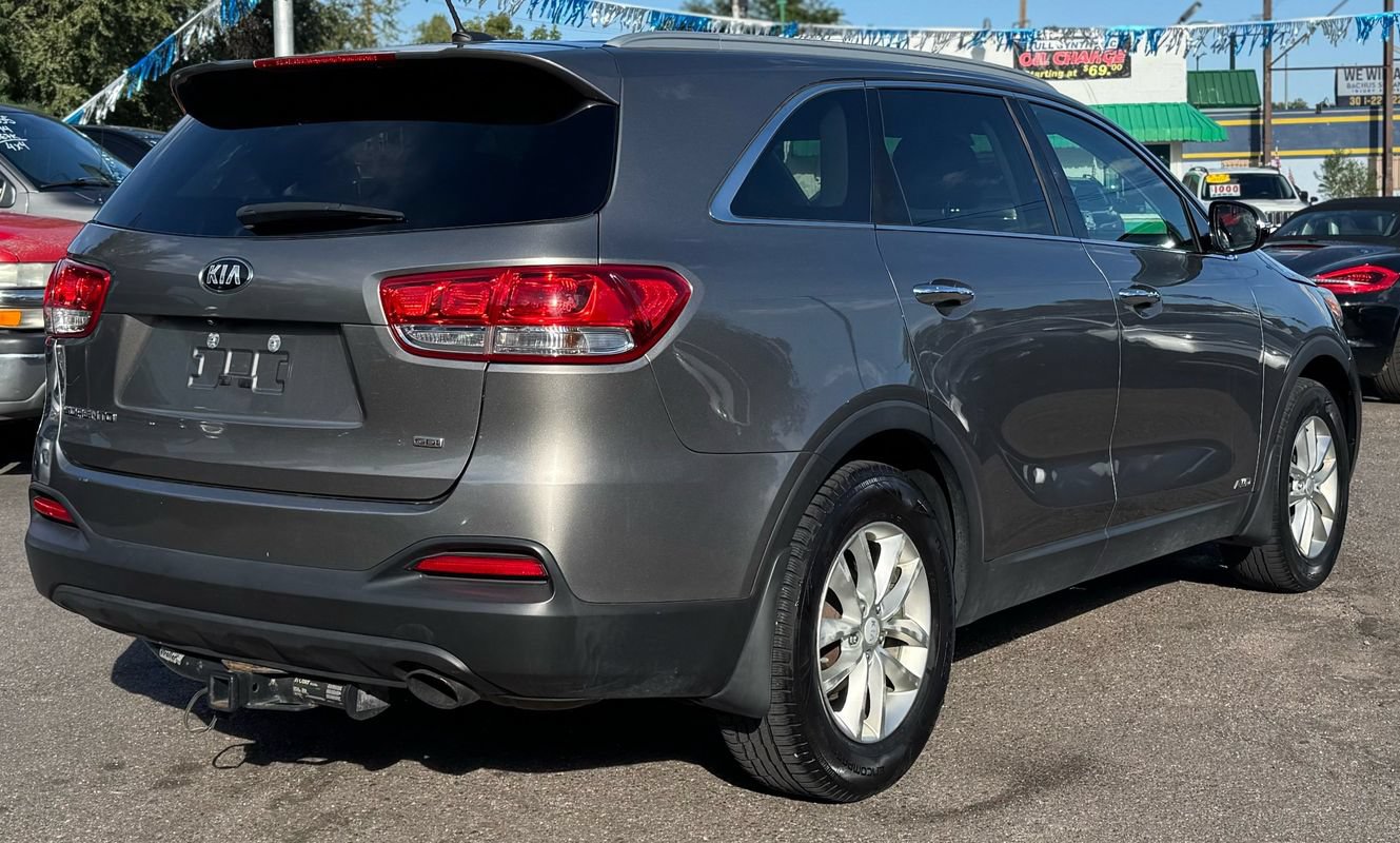 Used 2017 Kia Sorento AWD image 3