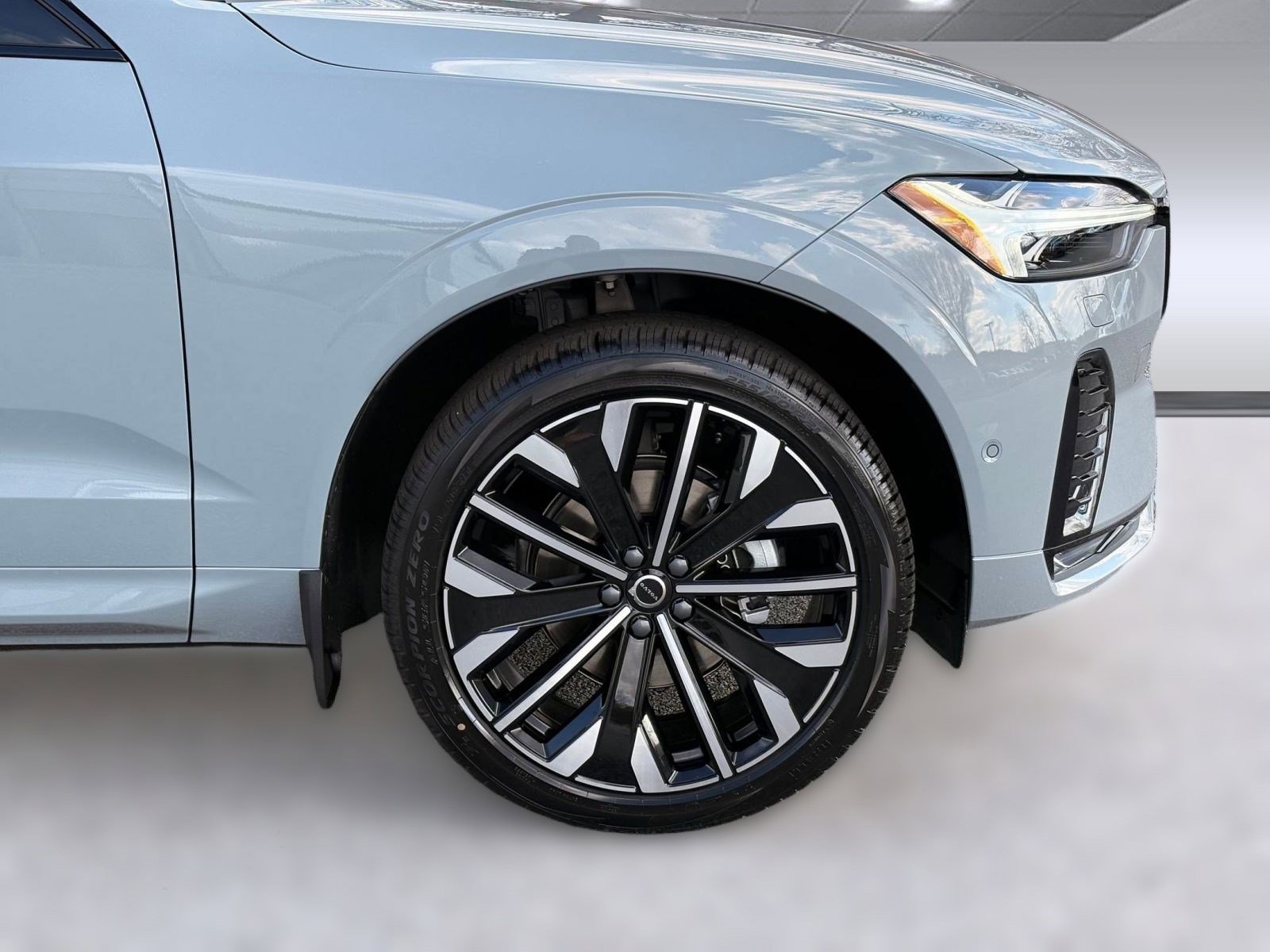 New 2026 Volvo XC60 B5 Ultra w/ Climate Package image 12
