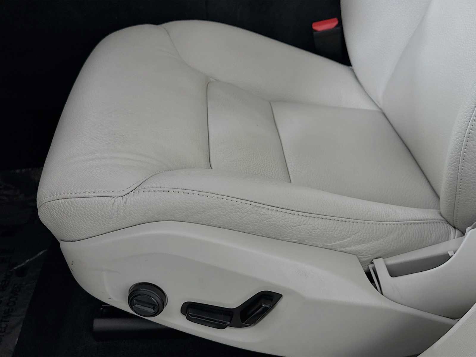 Used 2023 Volvo XC60 B5 Plus w/ Protection Package Premier FWD image 18