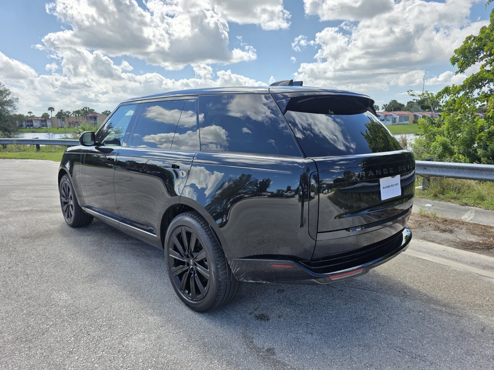 New 2027 Land Rover Range Rover Long Wheelbase SE AWD/4WD image 2