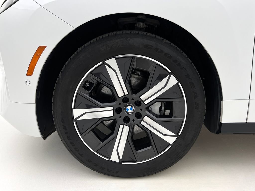 Used 2026 BMW iX xDrive45 w/ Premium Package AWD/4WD image 25