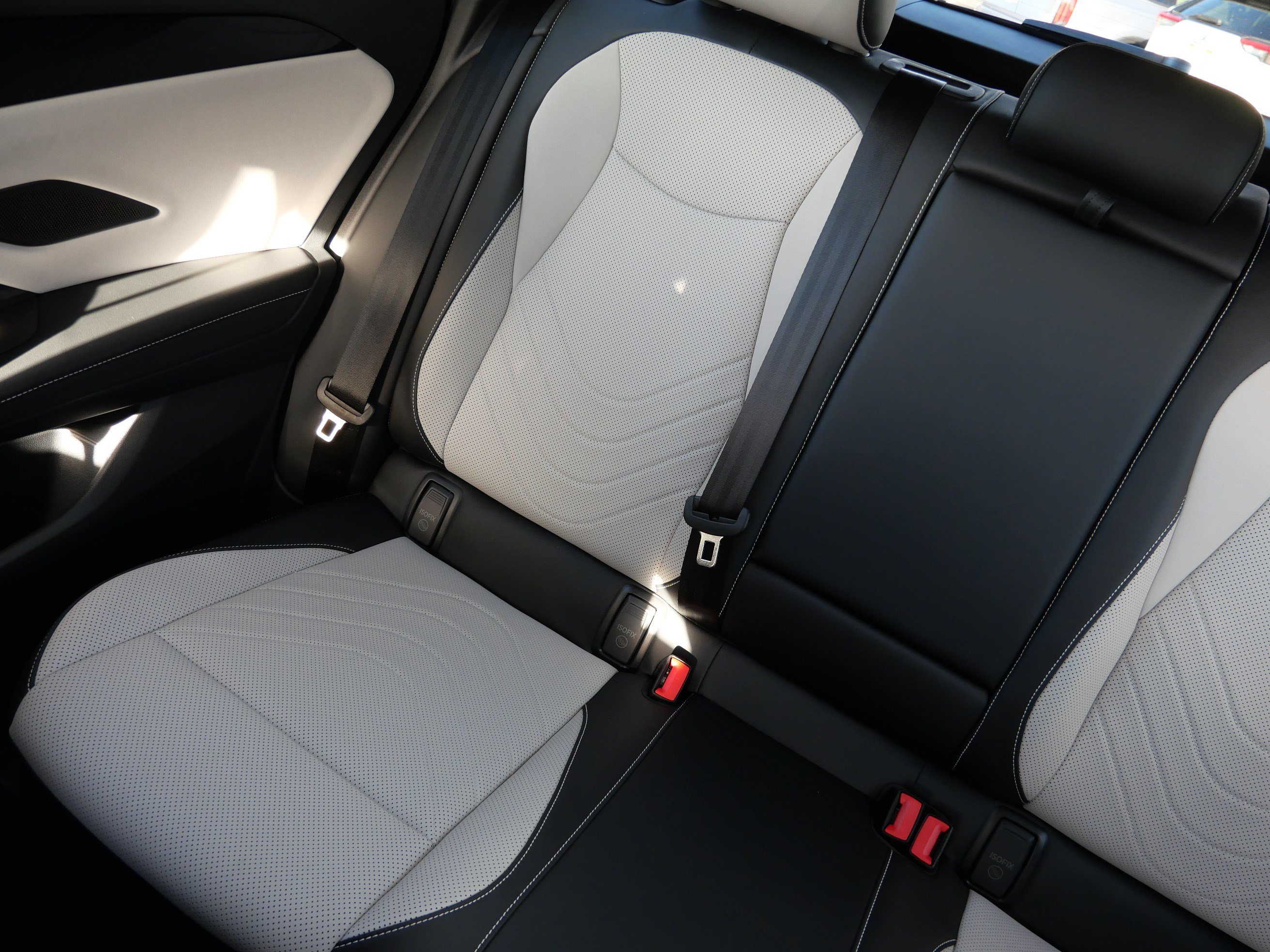Certified 2025 Volkswagen Tiguan SE AWD/4WD image 12